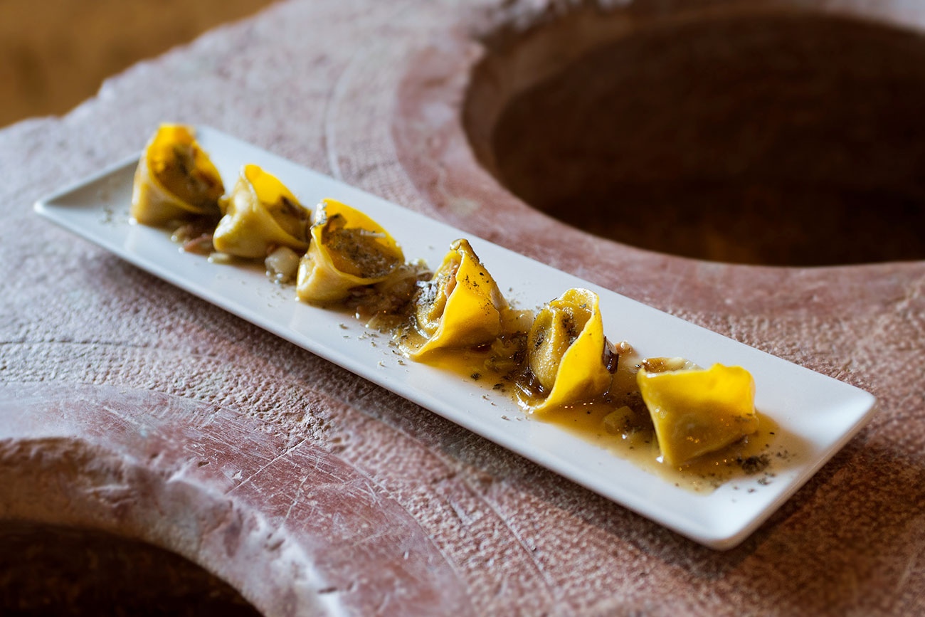 Cappelletti ripieni di capretto con sugo di lenticchie alla maggiorana e Grana Padano Riserva 24 mesi