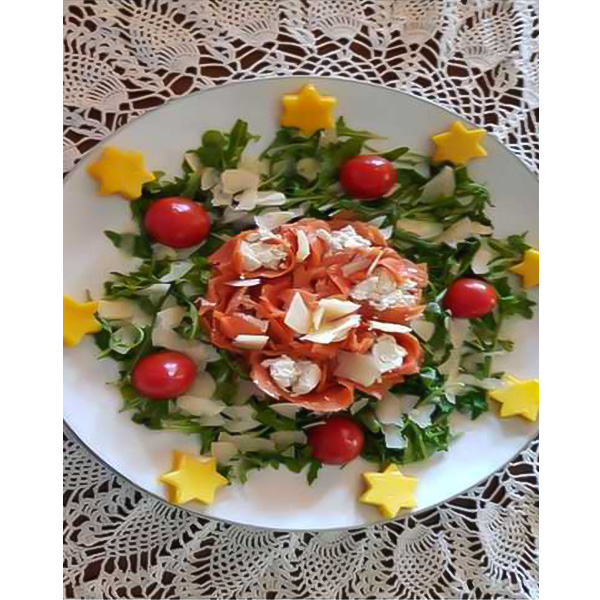 Tricolore di salmone con petali di Grana Padano