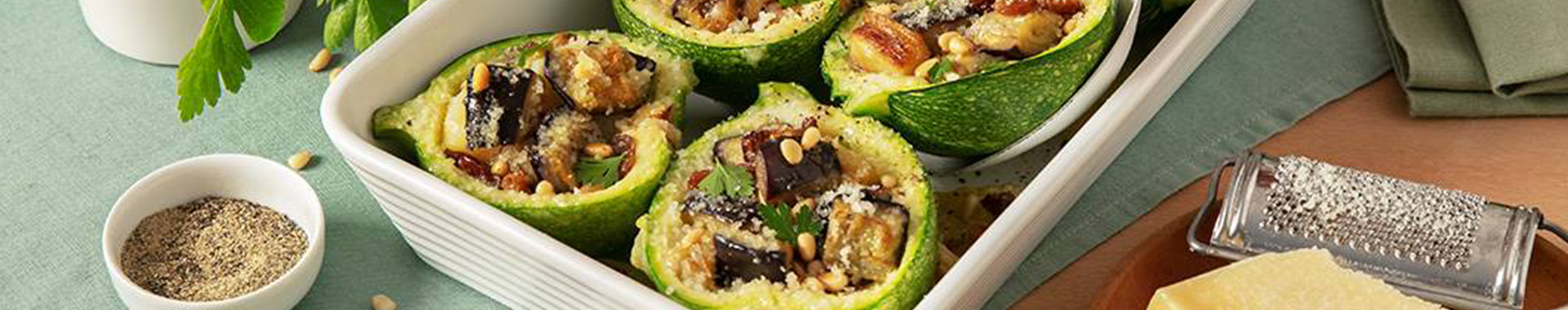 Zucchine_ripiene_caponatina_pinoli_scaglie_Grana-m