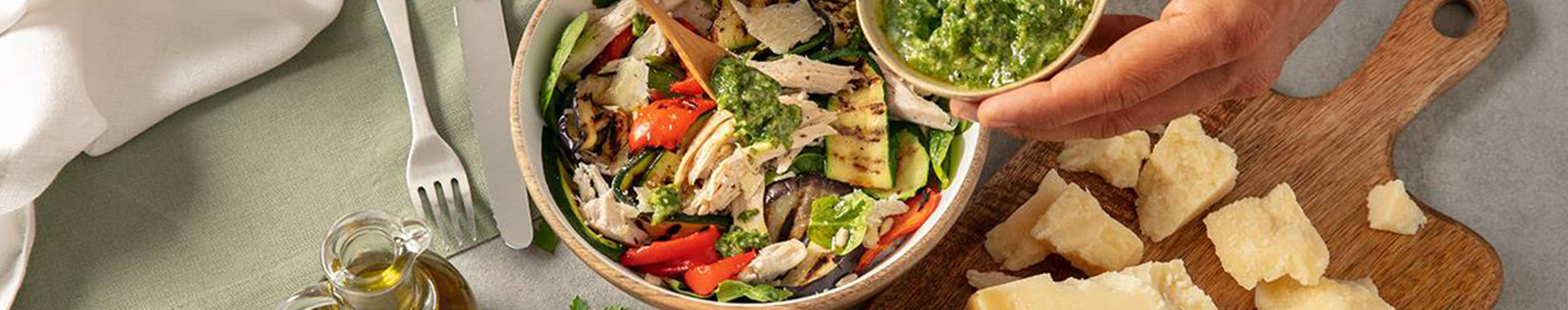insalata_saporita_pollo_arrosto_verdure_salsa_verde-m