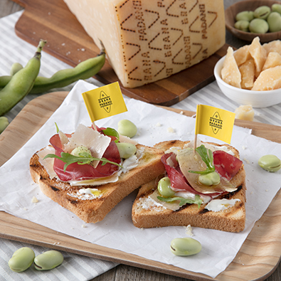 Bruschette con bresaola ricotta fave rucola e Grana Padano Riserva p Bruschette con bresaola ricotta fave rucola e Grana Padano Riserva p