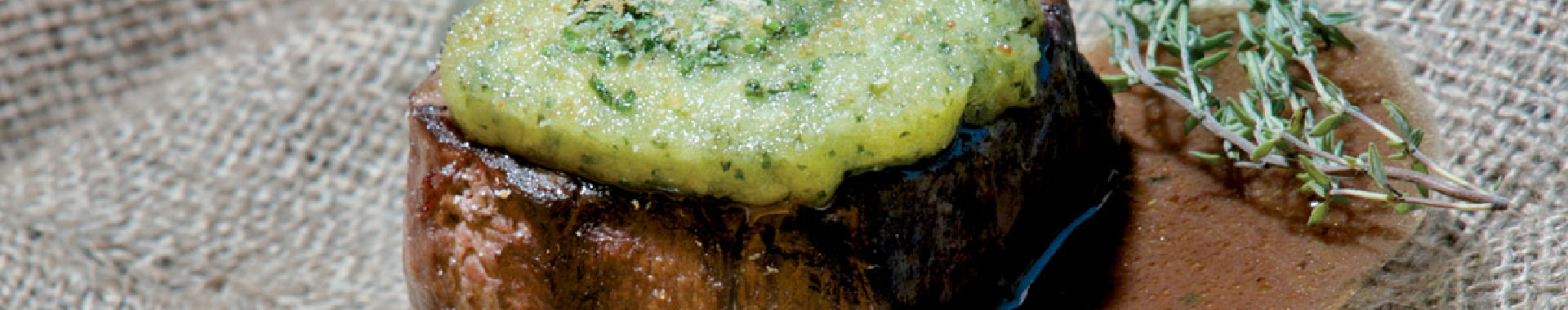 Filetto di manzo gratinato alle erbe e Grana Padano-m