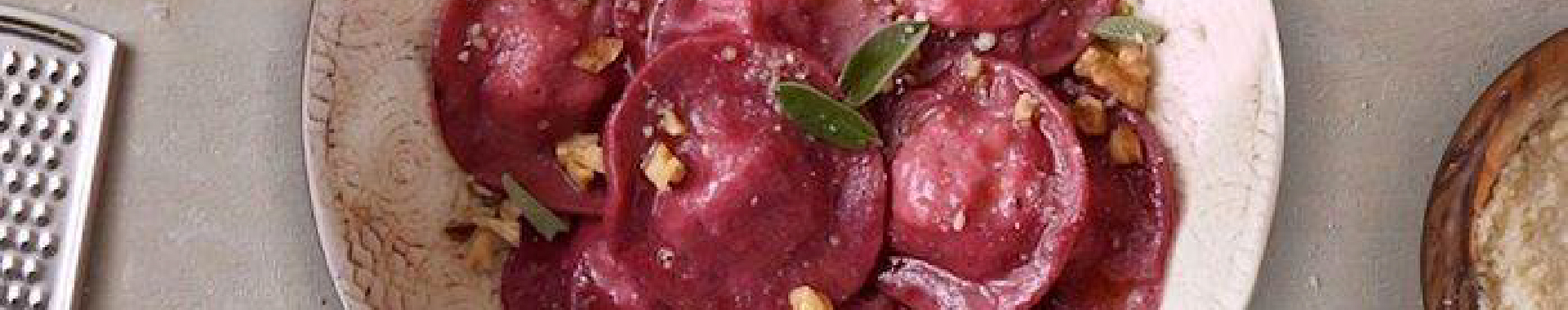 Ravioli di barbabietola ripieni di ricotta, erbe aromatiche e Grana Padano Riserva-m