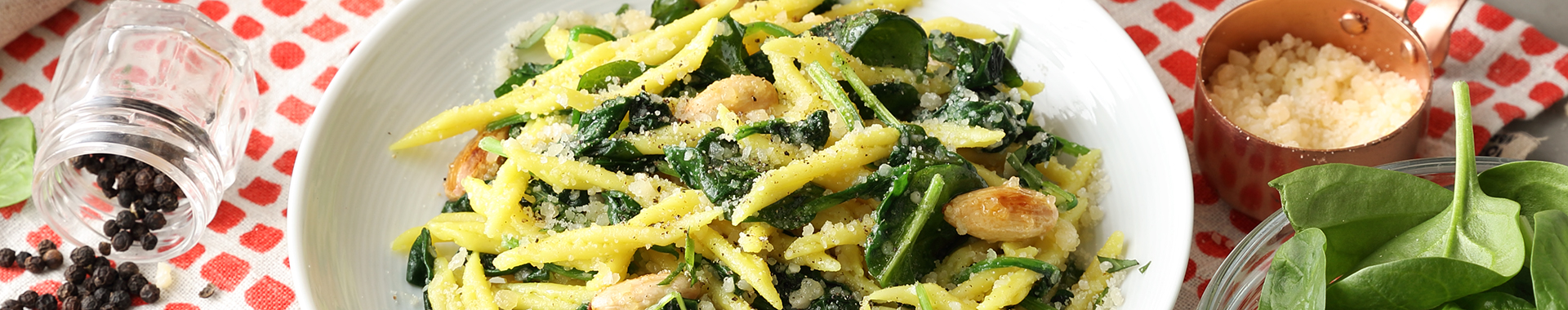 Trofie-con-spinaci,-mandorle-e-GP-m