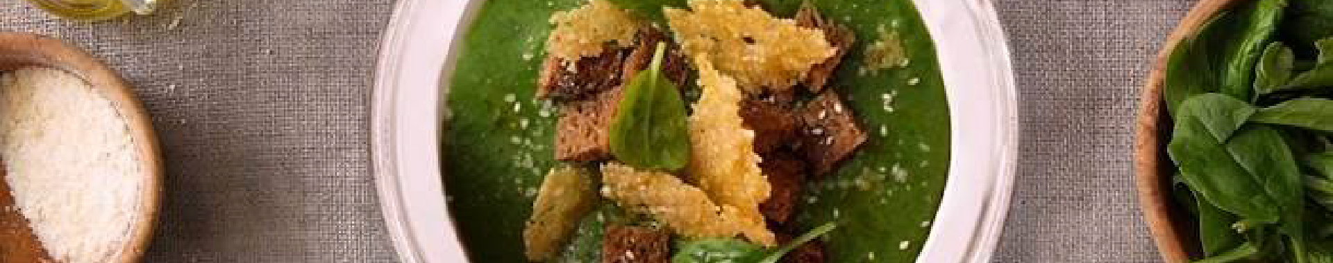 Vellutata di spinaci, patate e cialde di Grana Padano-m