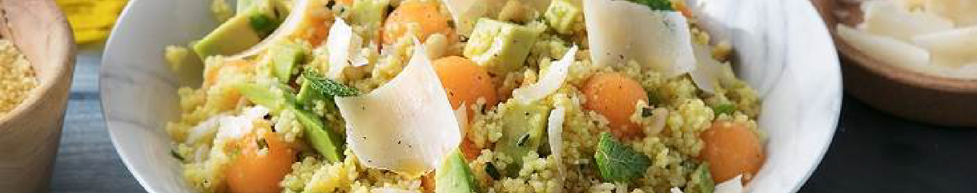 Cous cous con melone, avocado, menta, pinoli e scaglie di Grana Padano-m