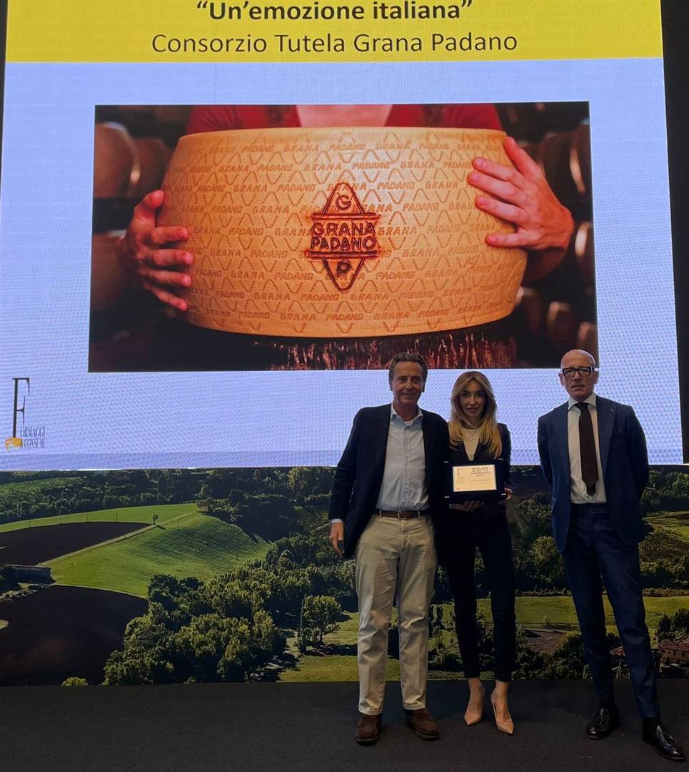 ZanettieParmeggianiricevonoilpremiodaEdoardoGambonidelGruppoVege-50607