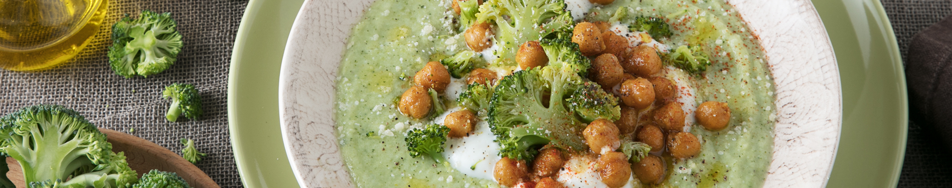 Crema-di-broccoli,-ceci-croccanti-alla-paprika-e-Grana-Padano-Riserva----m-IMG_4279