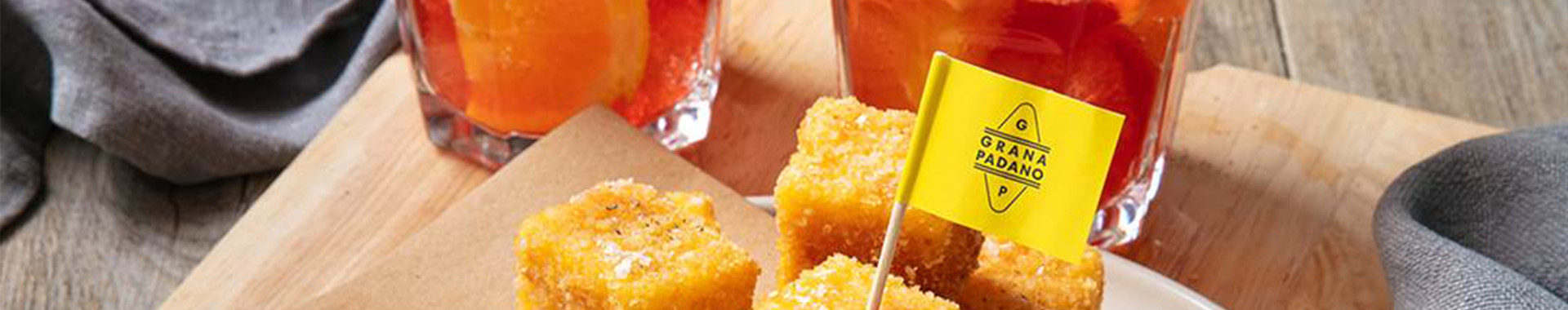 Negroni_sbagliato_cubotti_polenta_fritta_Grana_Padano-m